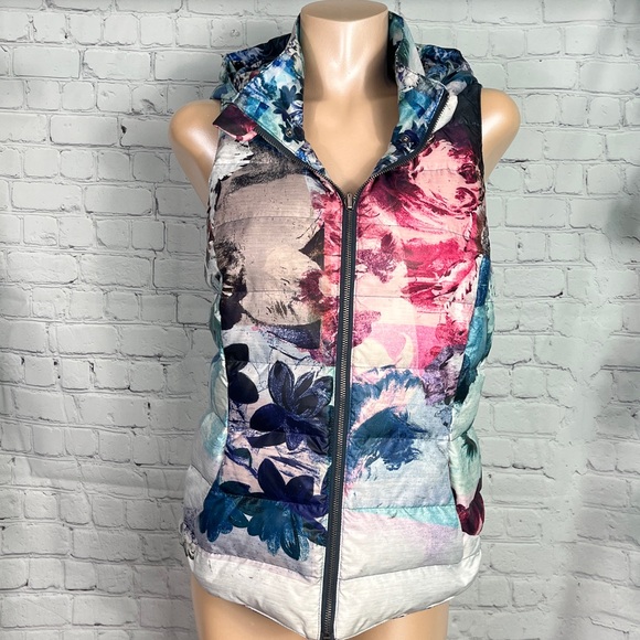 Floral Sleeveless Puffer Jacket - Picture 2 of 11